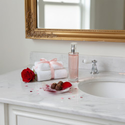 Prydnadsskål med rosa hjärta Smyckesskål i konstglas glaskonst miniskål