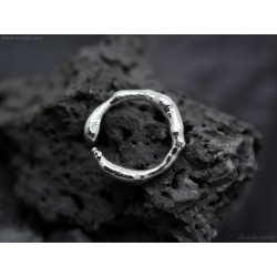 Handgjord Sterling Silverring i Smält Design | Kolgjuten Ring