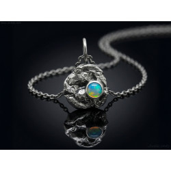 Handgjort Opal halsband i smält återvunnet sterling silver Opalhänge