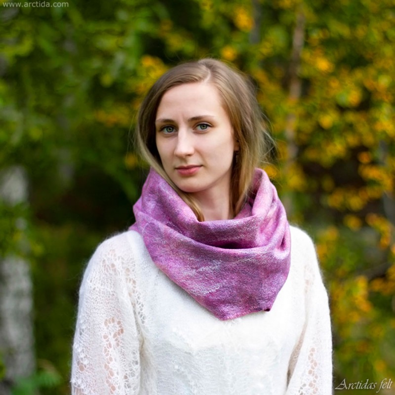 Halsduk i merinoull Rosa lila ullhalsduk Tovad scarf för kvinnor